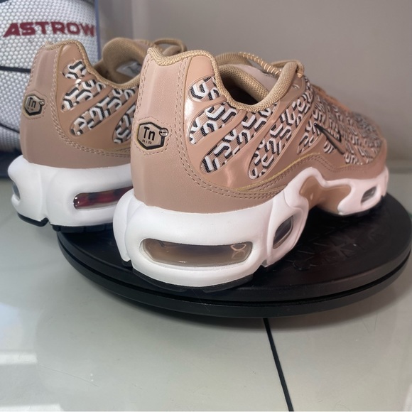 🆕 Nike	Wmns Air Max Plus 'United in Victory' - Womens 8 - Picture 8 of 11